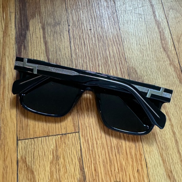 Kiaura eichler unisex sunglasses in black crystal - Picture 4 of 4